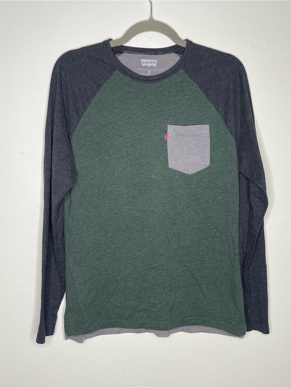 Levi’s Men’s Small Green Gray Colorblock Raglan Long Sleeve Pocket Shirt